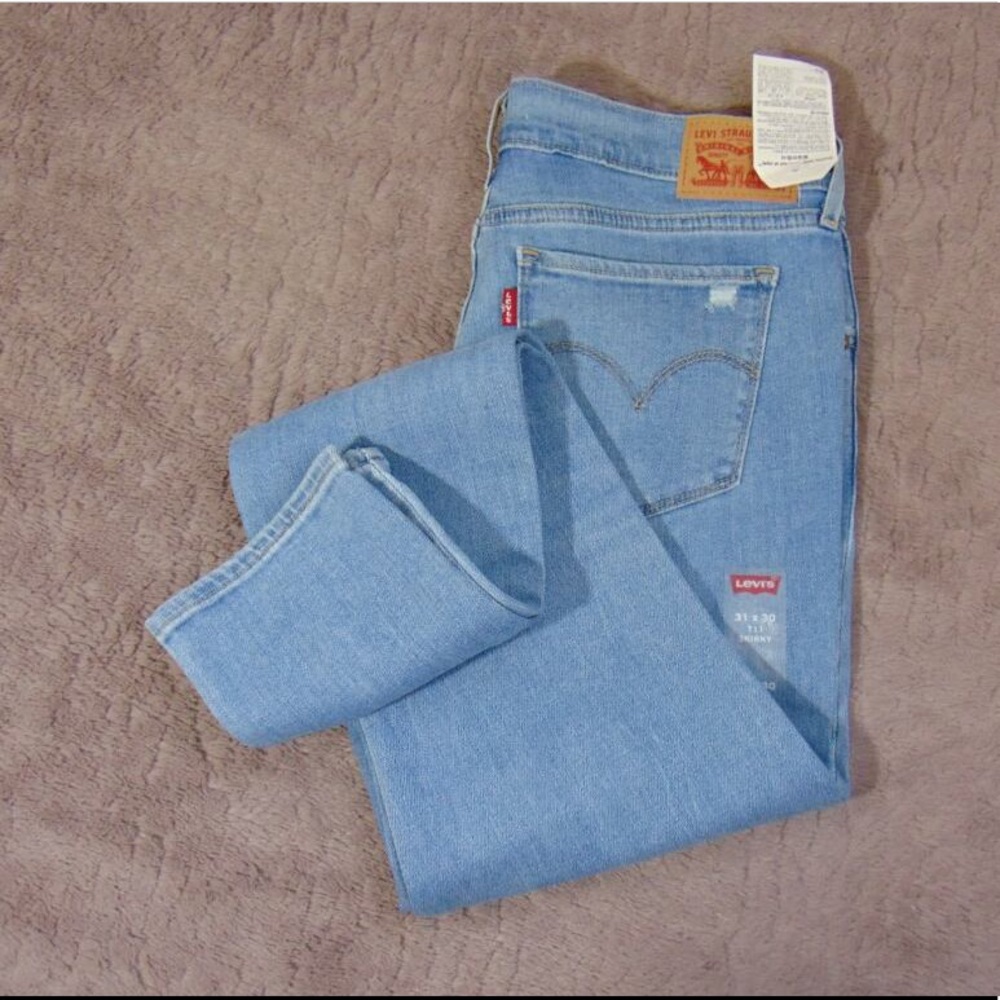NWT Women’s 711 Levi’s Skinny Jeans Size 31